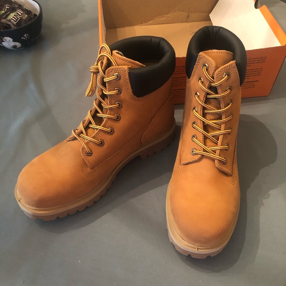 Timberland 6” Soft Toe in Tan size 11M